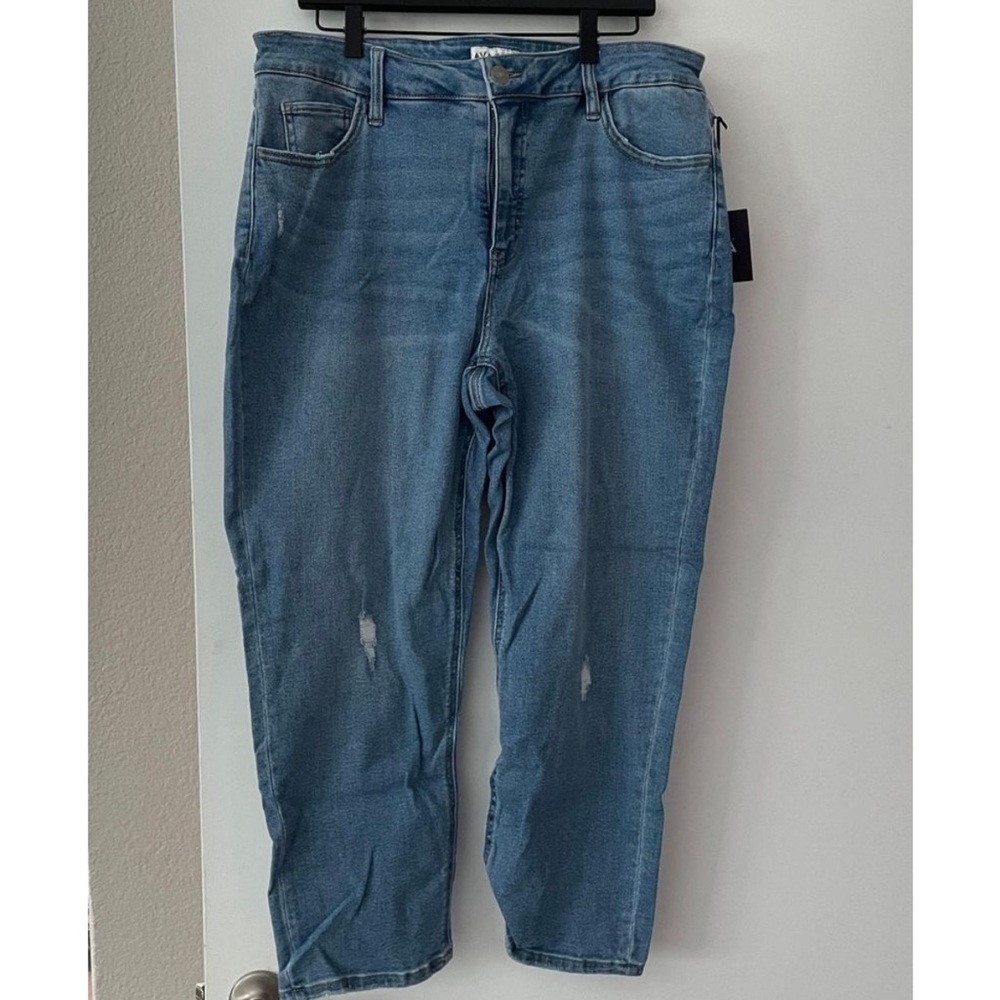 Cropped Mom Jean